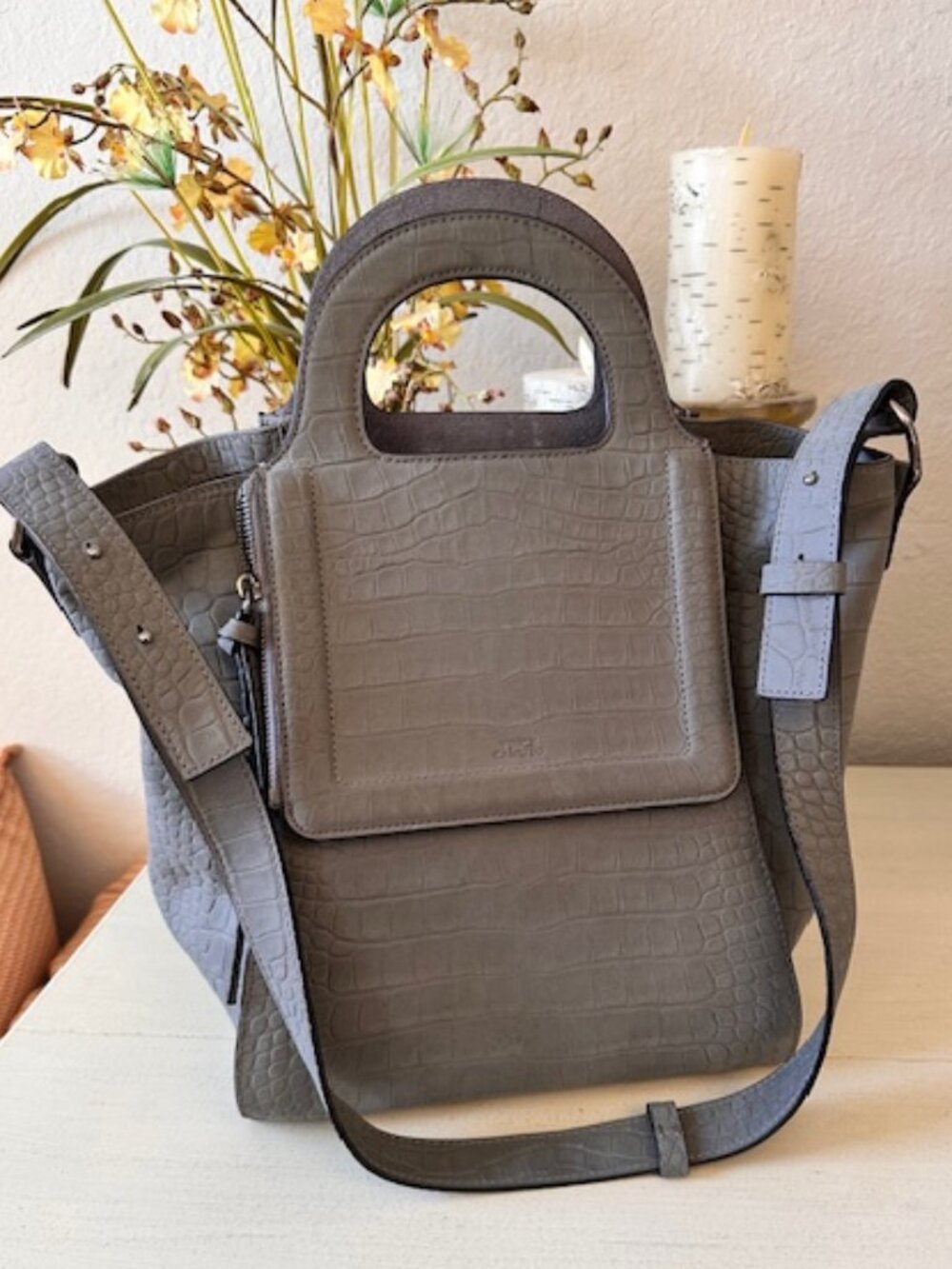 Vince Camuto ALL LEATHER Grey satchel-EUC